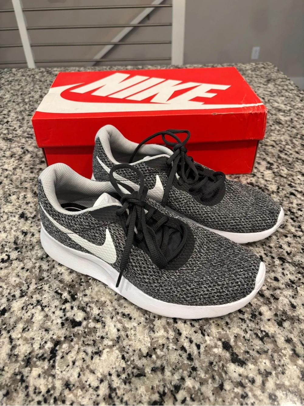 Nike woman tanjun